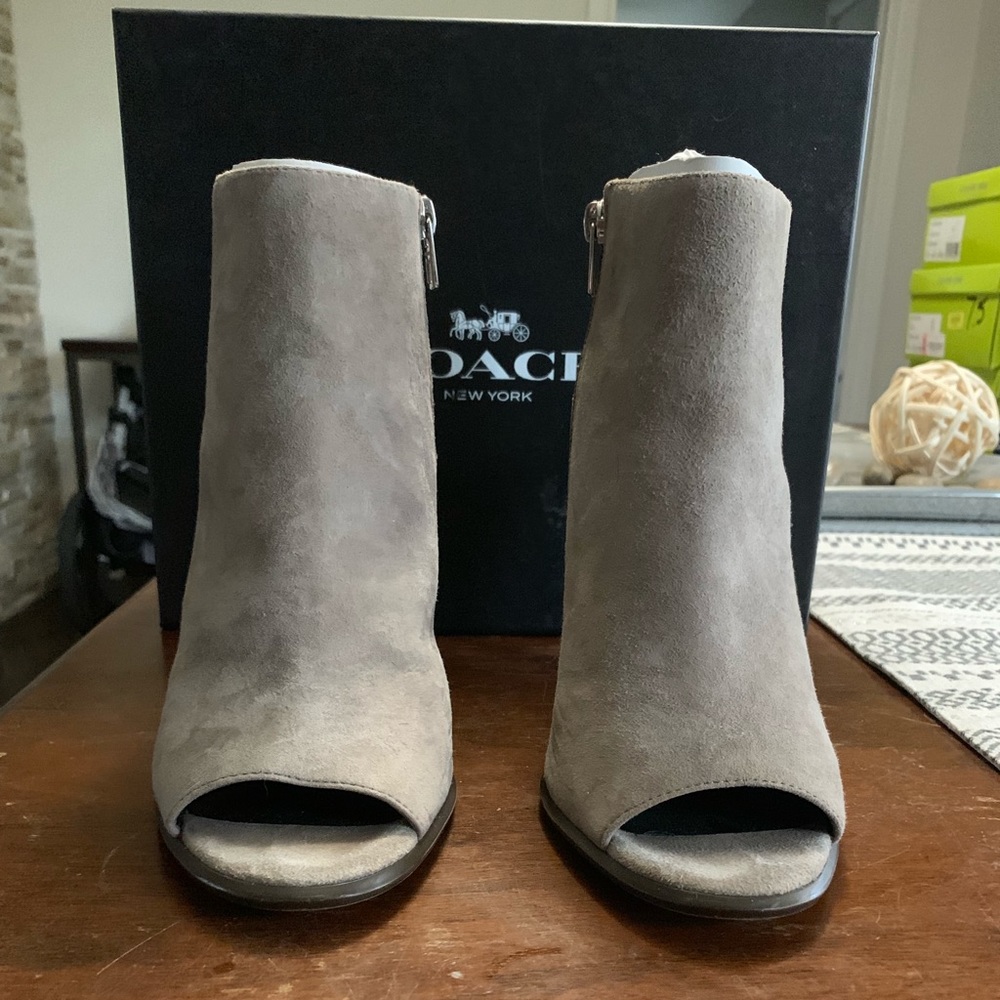 Coach grey lamb skin heels - Picture 2 of 6